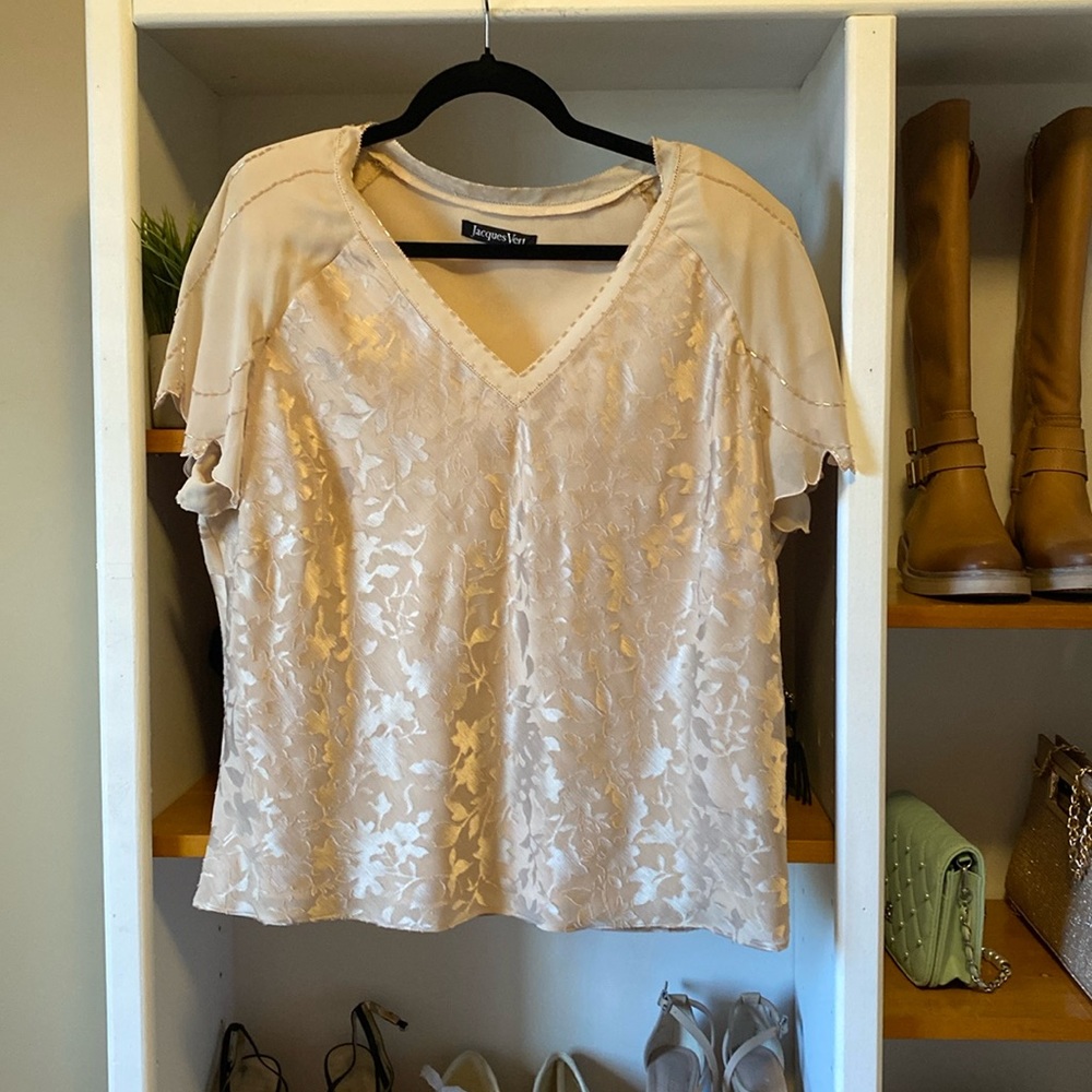 Jacques Vert top with sequinned trim and scalloped short sleeves. Size 16-18.